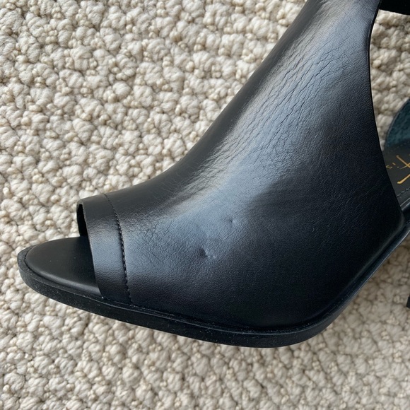 Leather peep toe bootie, fits like a 6 - Picture 7 of 8